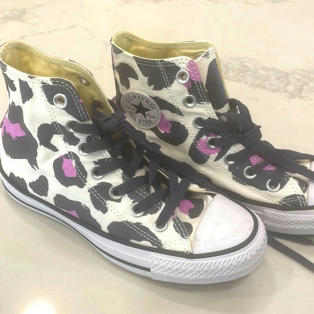 New women’s purple, navy and white cheetah print converse. Women size 5.5.